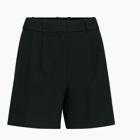 NWT Aritzia Babaton Pleated Short mid-thigh size 4- white - Picture 2 of 5